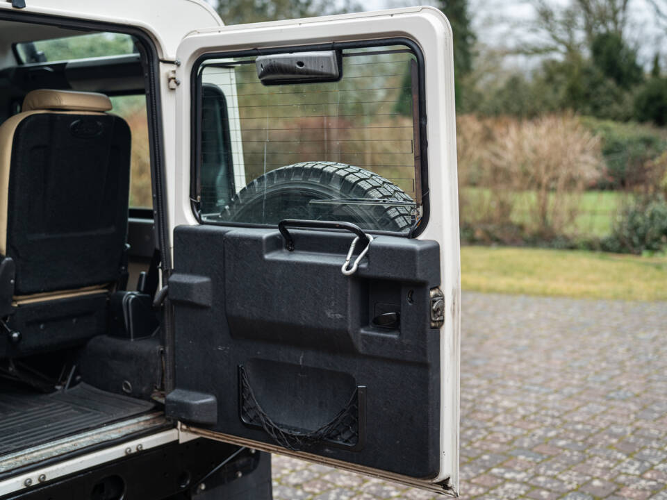 Image 18/50 of Land Rover Defender 90 (2008)