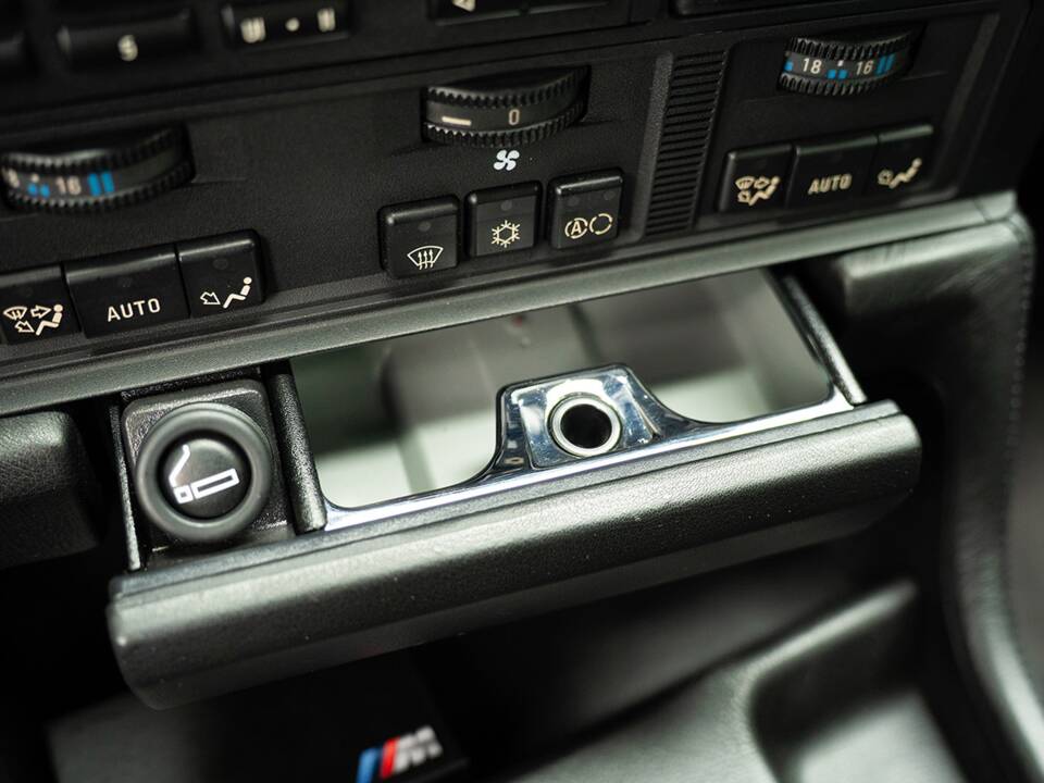 Bild 36/45 von BMW M5 (1992)