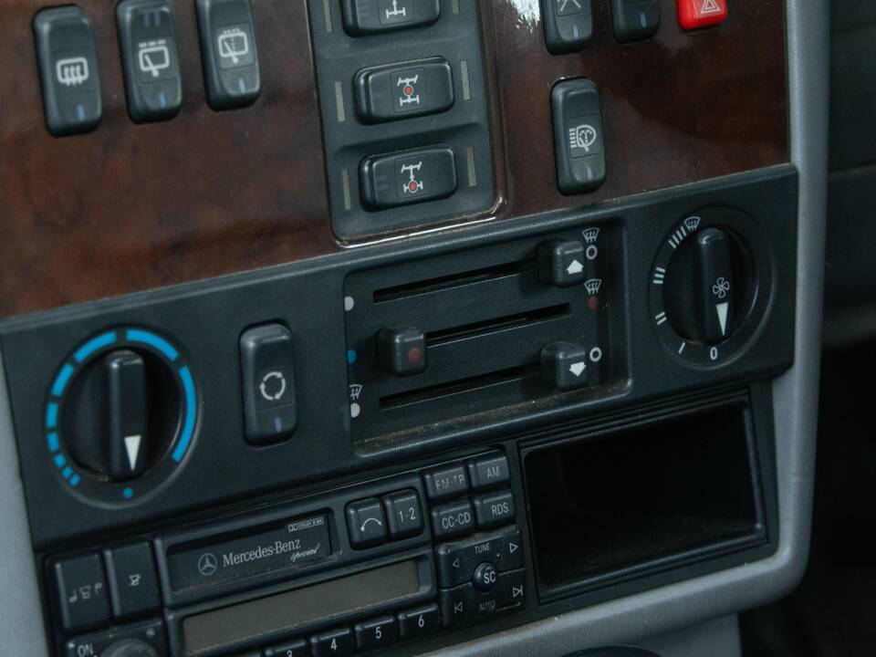 Bild 22/39 von Mercedes-Benz 300 GE (lang) (1995)