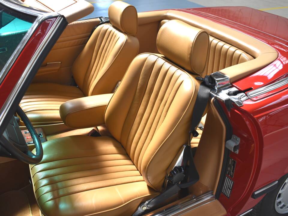 Image 31/94 of Mercedes-Benz 560 SL (1988)