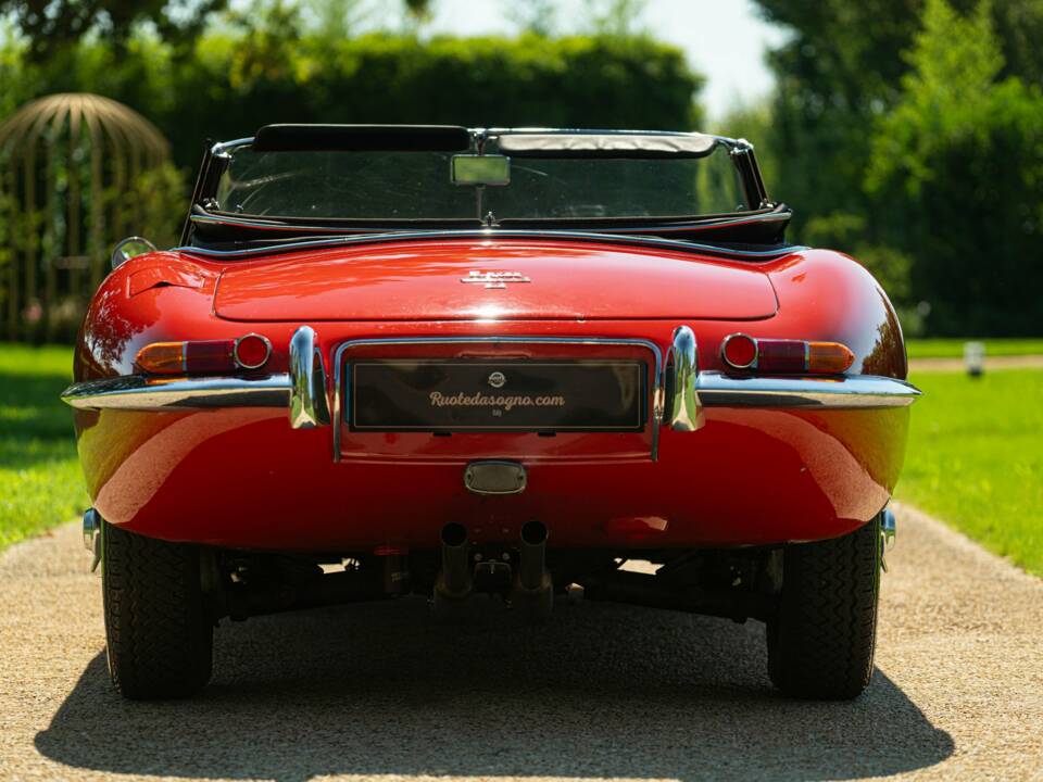 Image 8/50 of Jaguar E-Type 4.2 (1966)