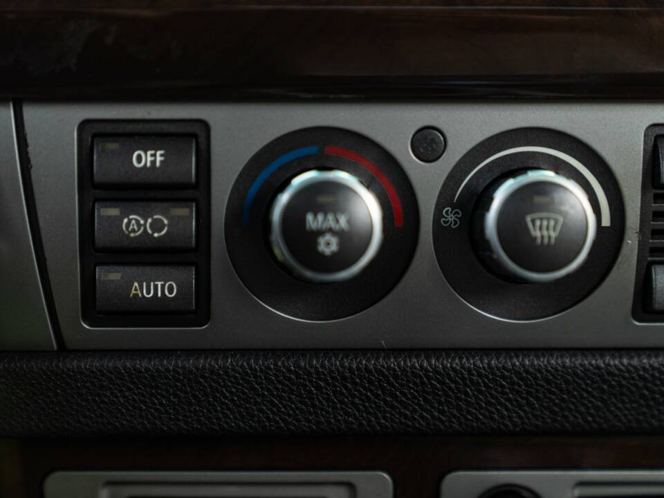 Bild 42/50 von BMW 745d (2005)