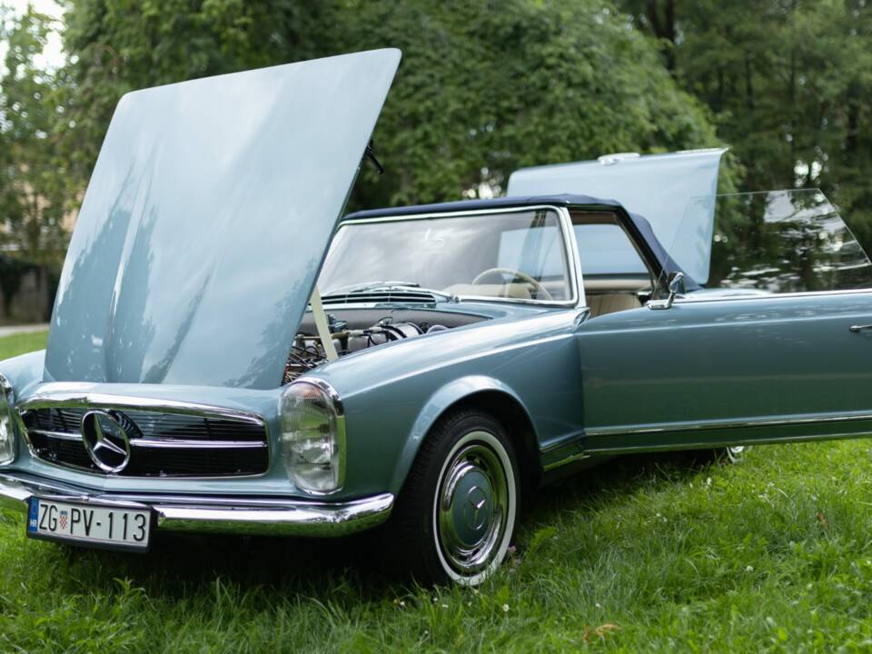 Image 14/16 of Mercedes-Benz 280 SL (1968)