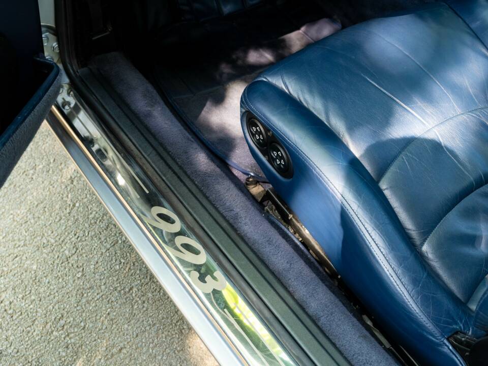 Afbeelding 25/32 van Porsche 911 Carrera (1996)