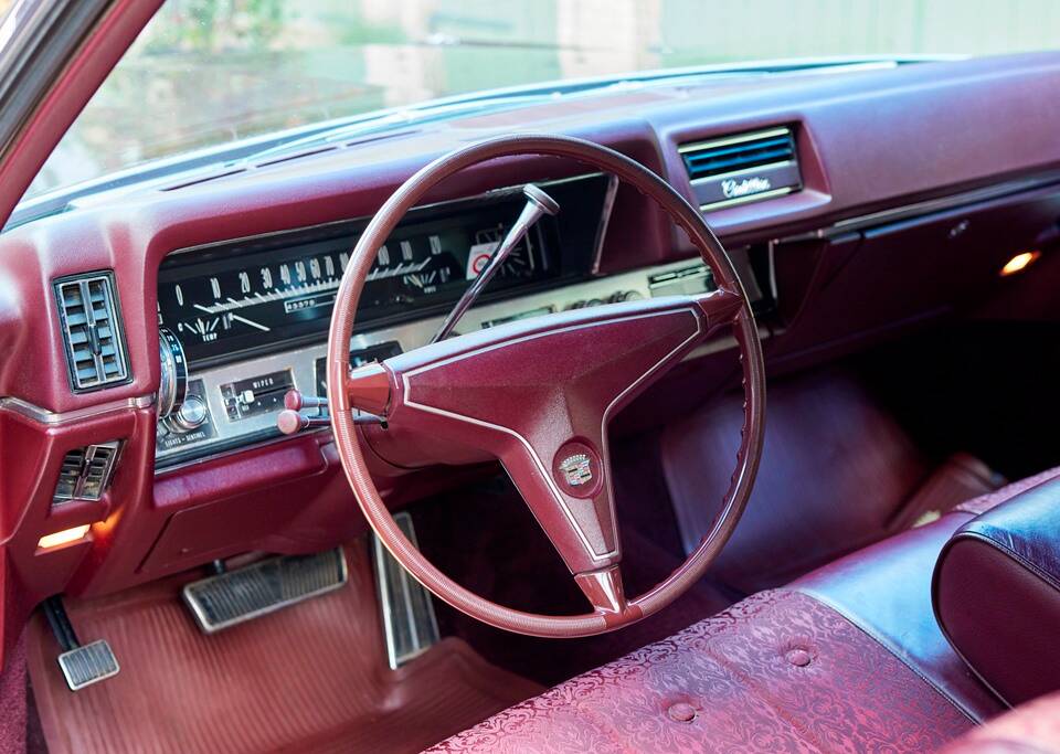 Bild 138/200 von Cadillac Coupe DeVille (1968)