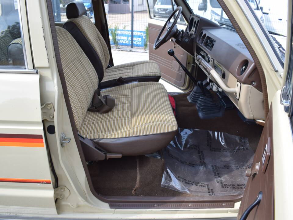 Image 13/24 of Toyota Land Cruiser FJ 60 (1984)