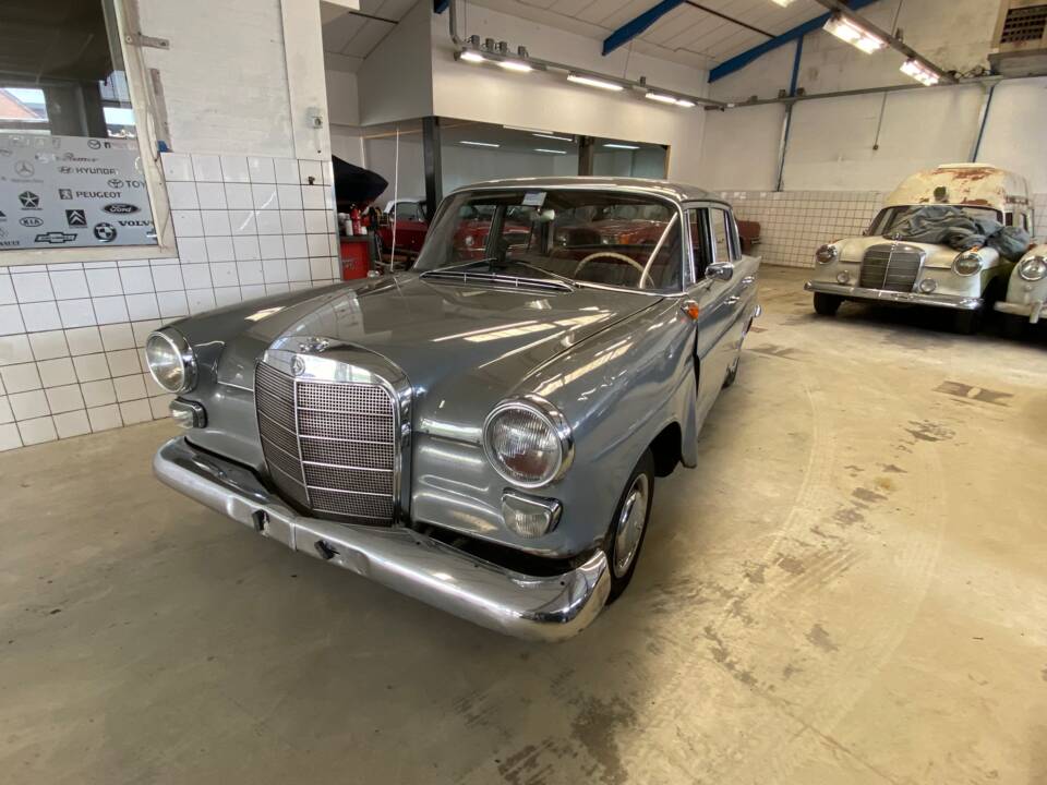 Imagen 3/33 de Mercedes-Benz 190 c (1964)