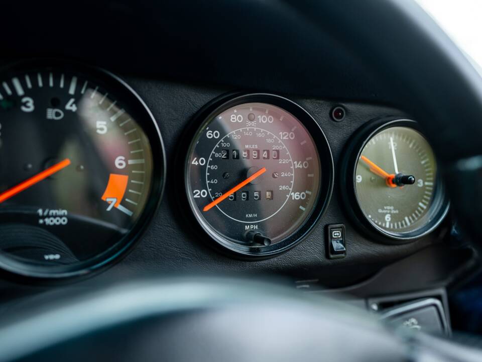 Image 26/50 of Porsche 911 Carrera 3.2 (1985)