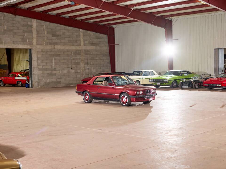 Image 25/45 of BMW 320i (1990)
