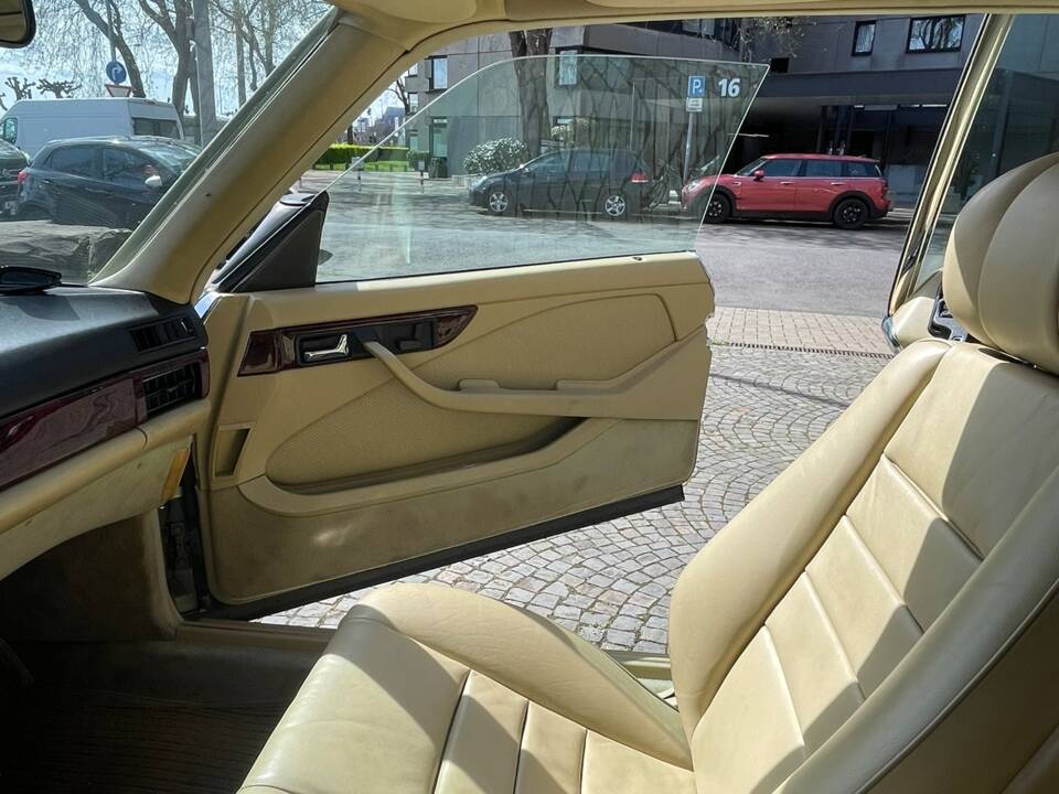 Bild 53/65 von Mercedes-Benz 380 SEC (1983)