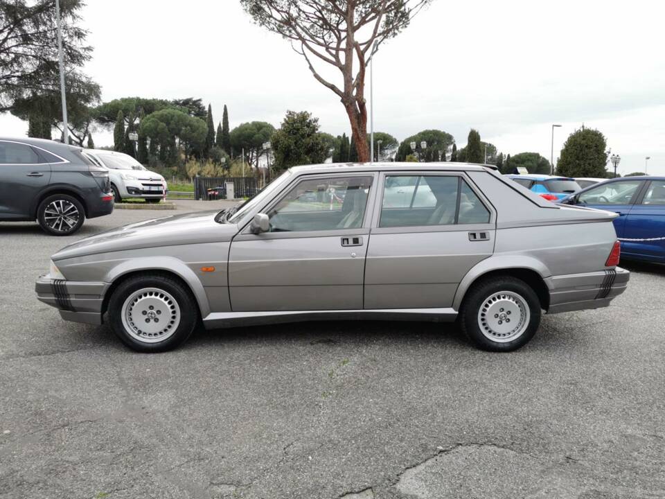 Image 32/36 de Alfa Romeo 75 1.8 Turbo (1990)