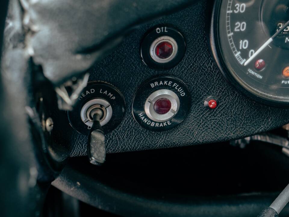 Bild 21/81 von Jaguar E-Type V12 (2+2) (1971)