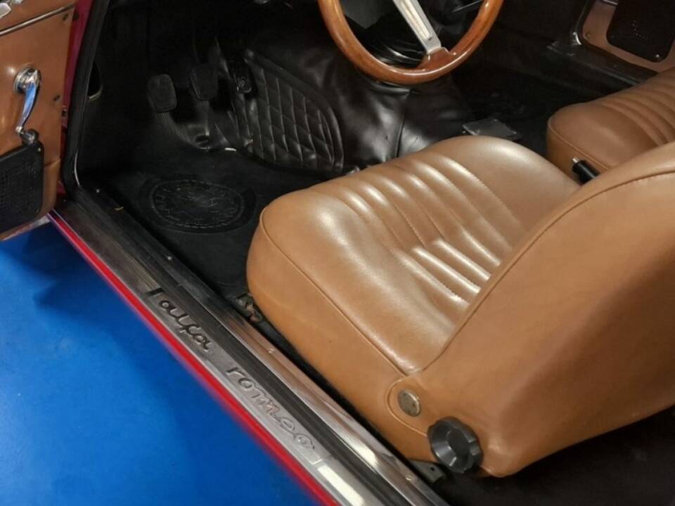 Immagine 16/37 di Alfa Romeo Giulia 1300 GT Junior (1974)