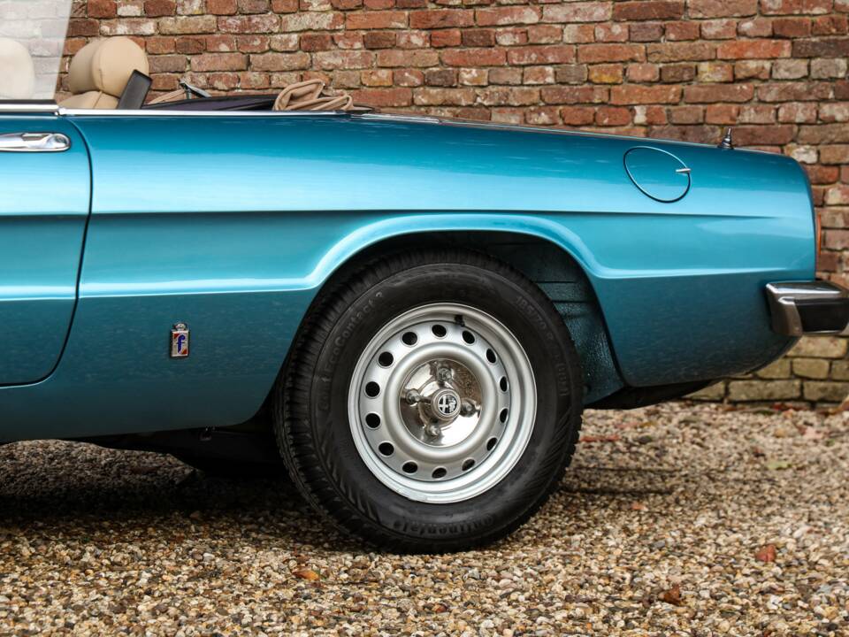 Image 31/50 of Alfa Romeo 2000 Spider Veloce (1981)