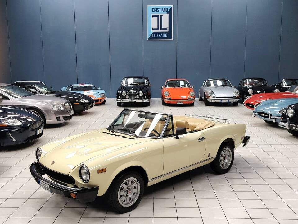 Image 2/64 of FIAT Spider 2000 (1982)