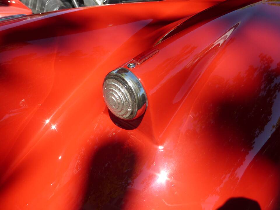 Image 32/174 of Jaguar XK 150 3.4 S OTS (1958)