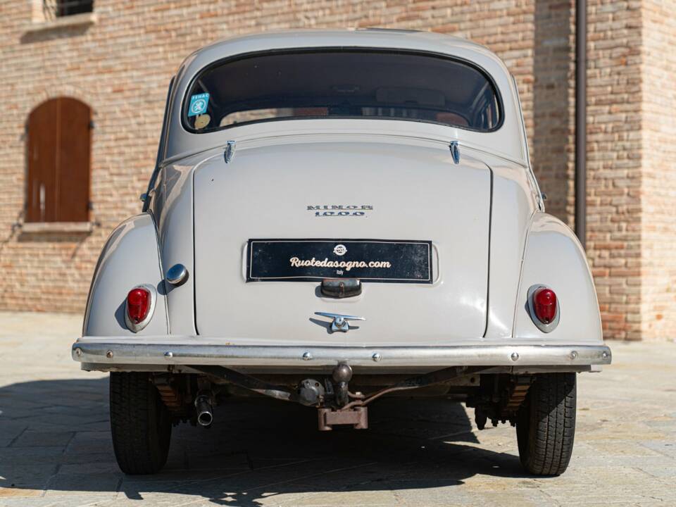 Image 8/50 of Morris Minor 1000 (1958)