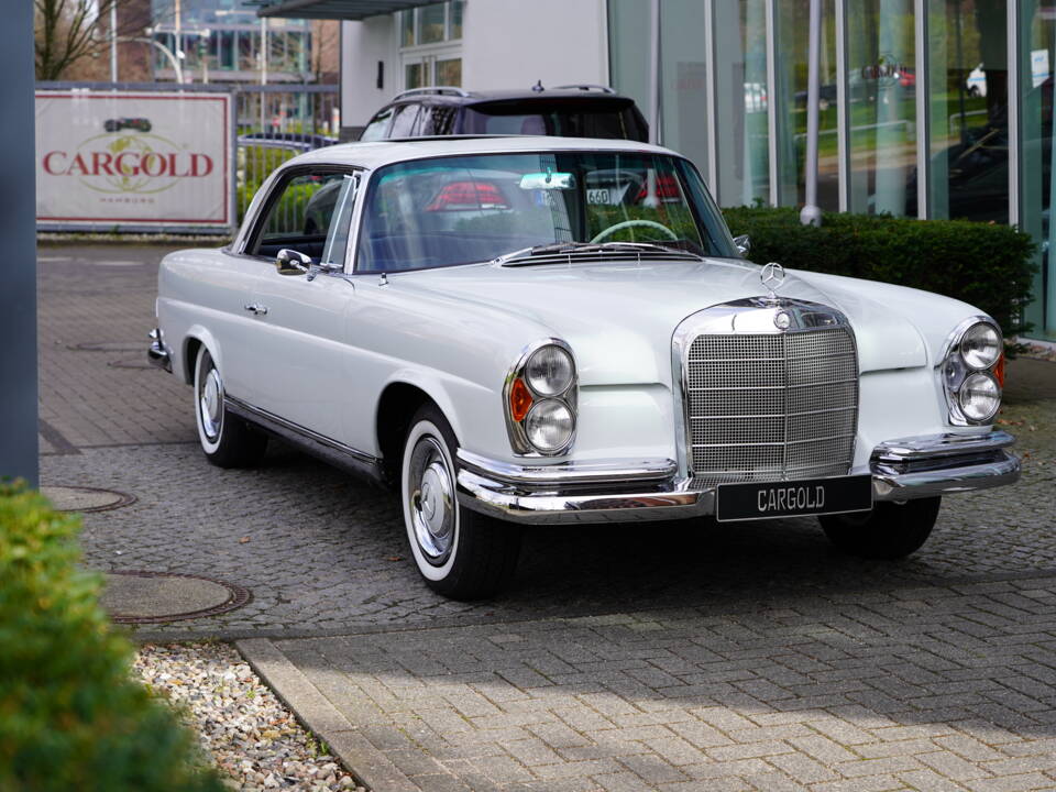 Image 17/56 of Mercedes-Benz 250 SE (1966)