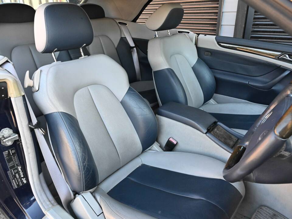 Image 46/50 of Mercedes-Benz CLK 230 Kompressor (2002)