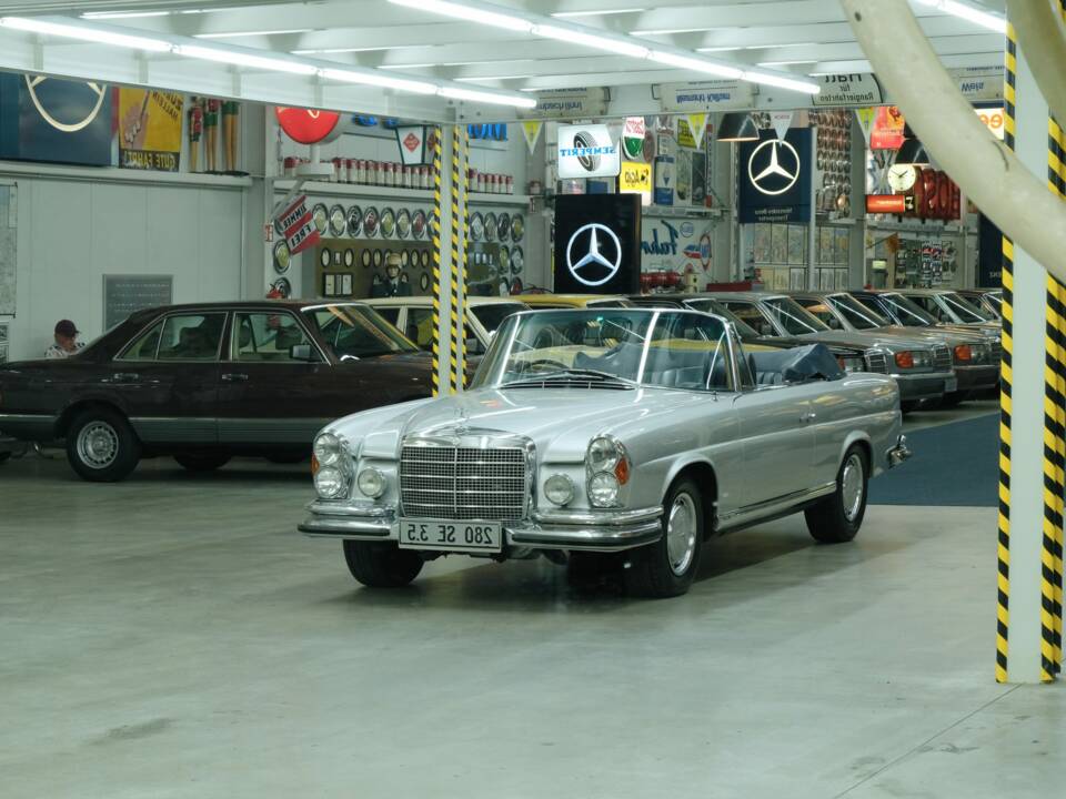 Image 15/50 of Mercedes-Benz 280 SE 3,5 (1970)