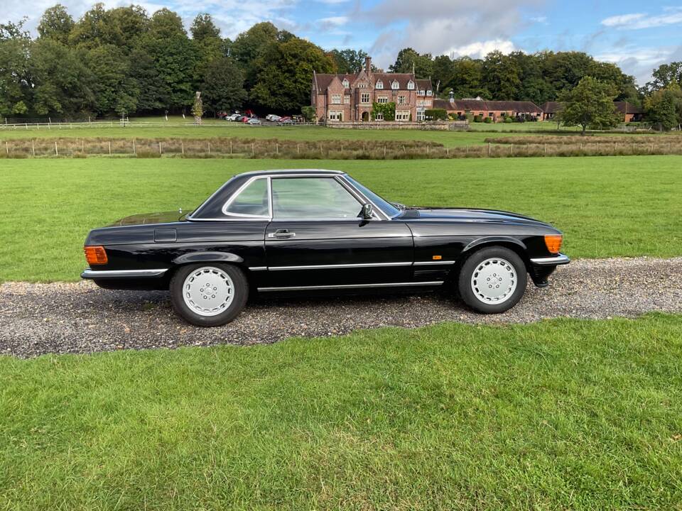 Image 24/44 of Mercedes-Benz 300 SL (1988)