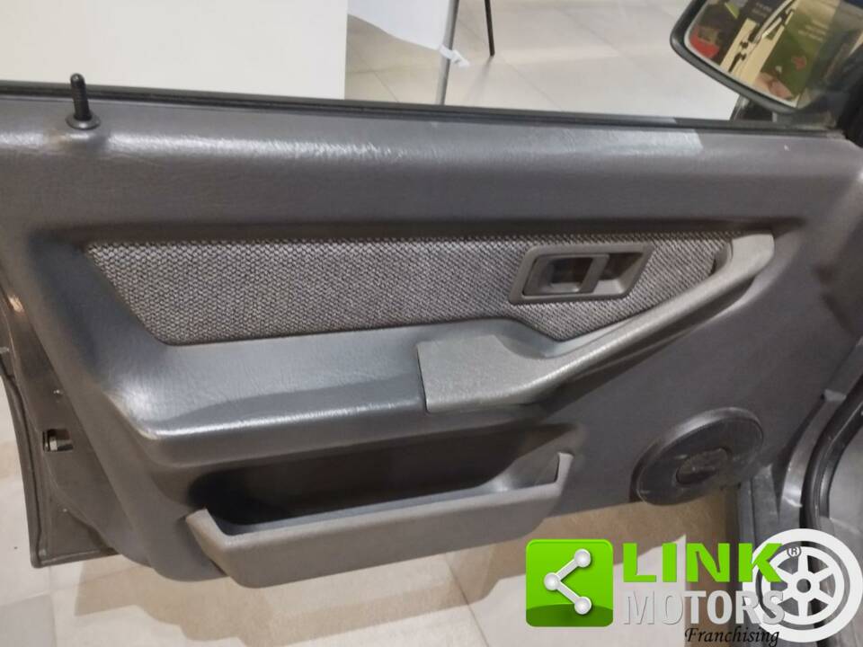 Image 5/10 of Volvo 440 (1989)