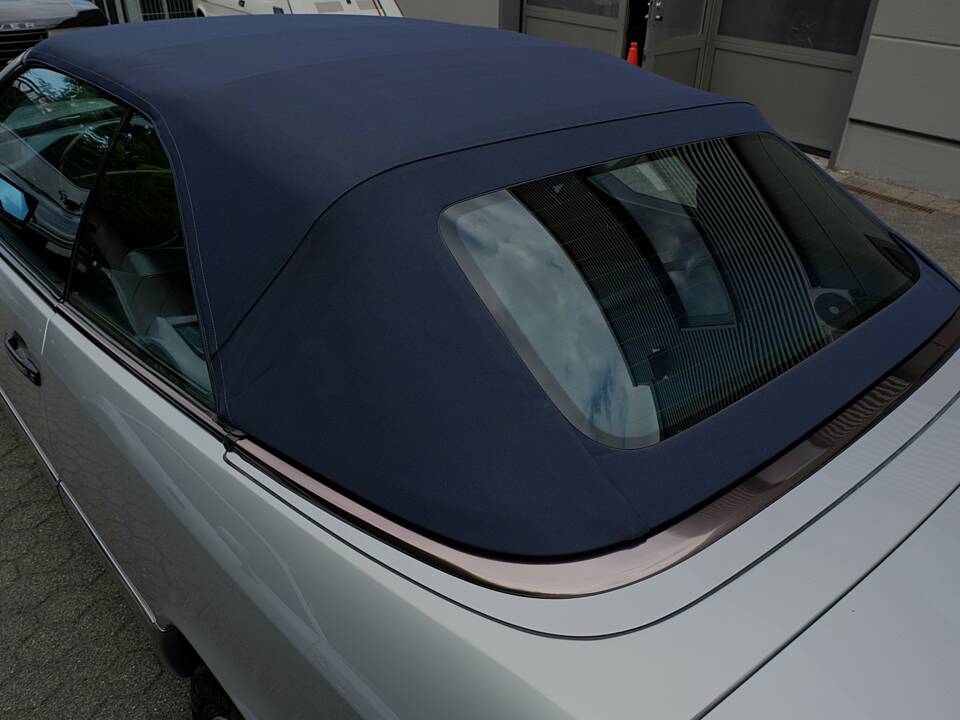 Image 68/69 of Mercedes-Benz E 320 (1994)