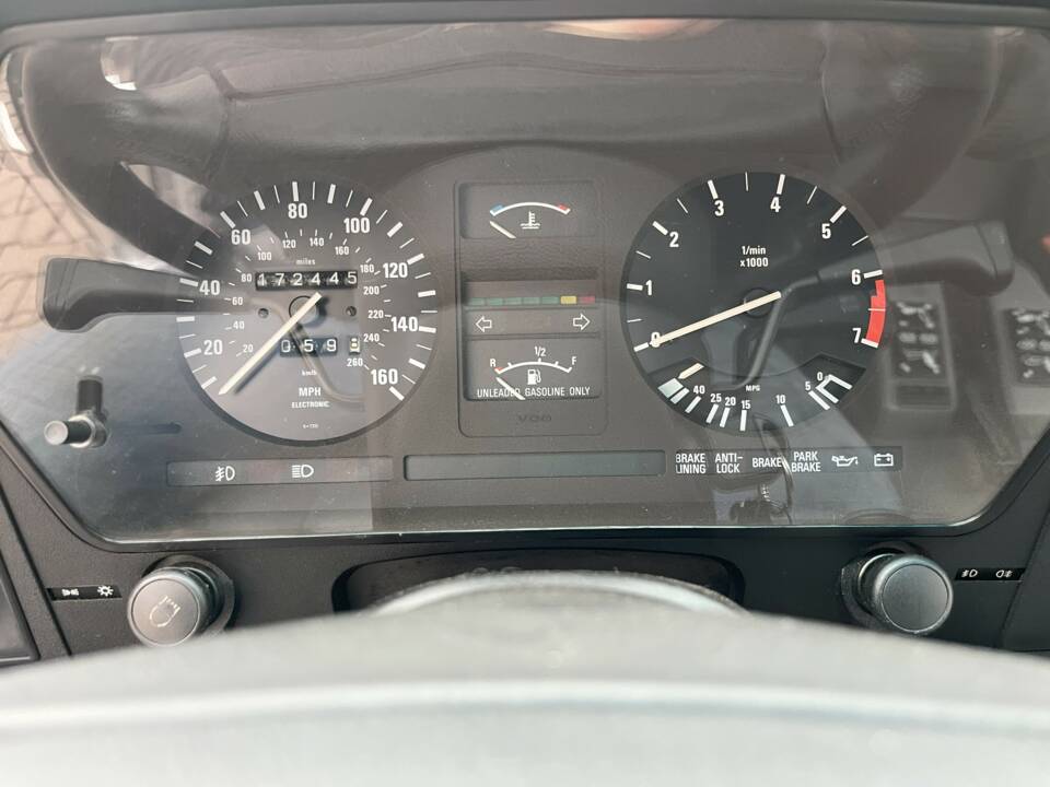 Immagine 17/22 di BMW 635 CSi (1989)