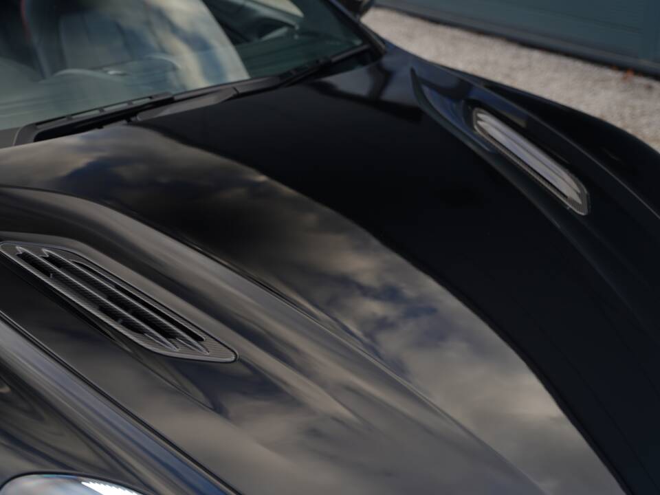 Image 37/50 of Aston Martin Vanquish S Volante (2018)