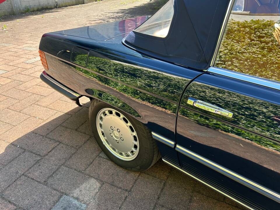 Image 8/50 of Mercedes-Benz 380 SL (1983)