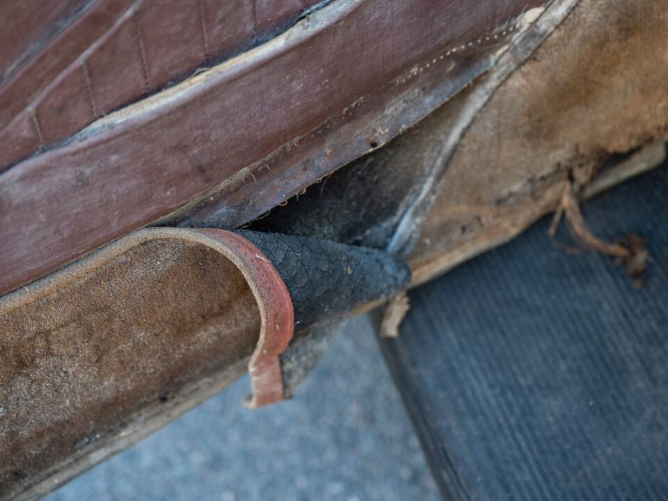 Image 80/134 of Ford V8 (1937)