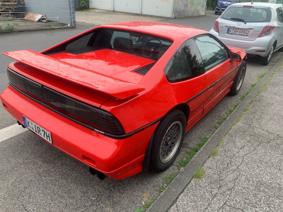 Image 24/55 of Pontiac Fiero GT (1988)