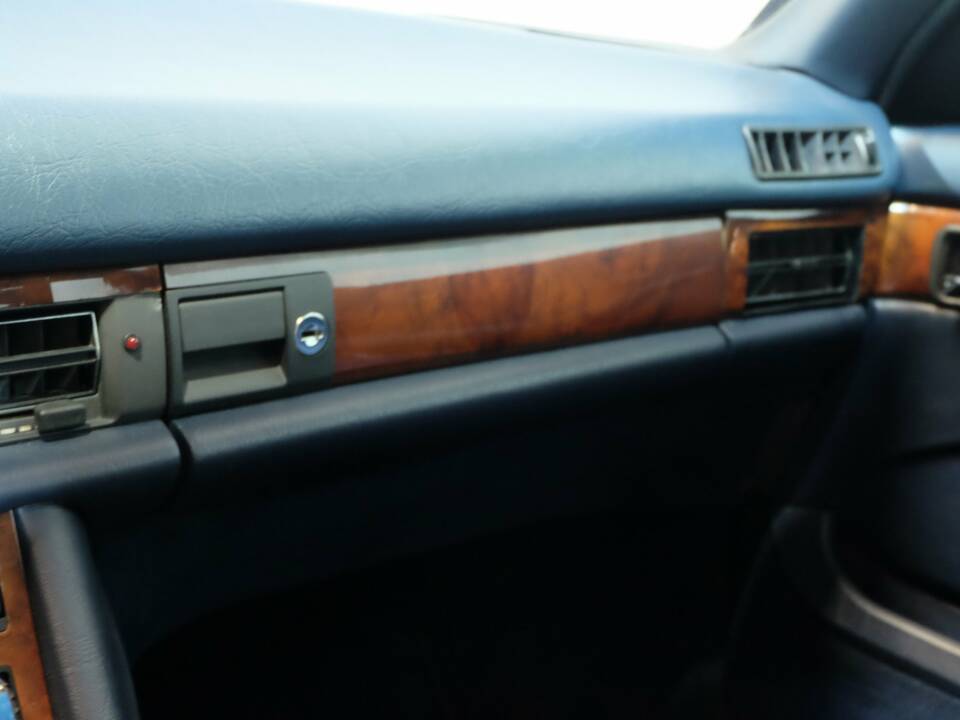 Image 11/29 of Mercedes-Benz 500 SEC (1985)