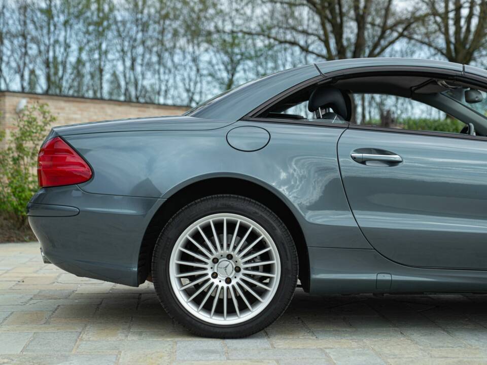 Image 18/50 of Mercedes-Benz SL 500 (2001)