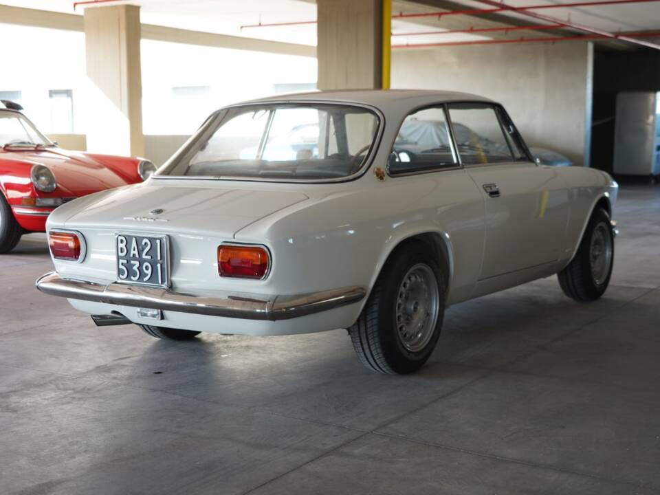 Image 22/22 of Alfa Romeo 1750 GT Veloce (1967)