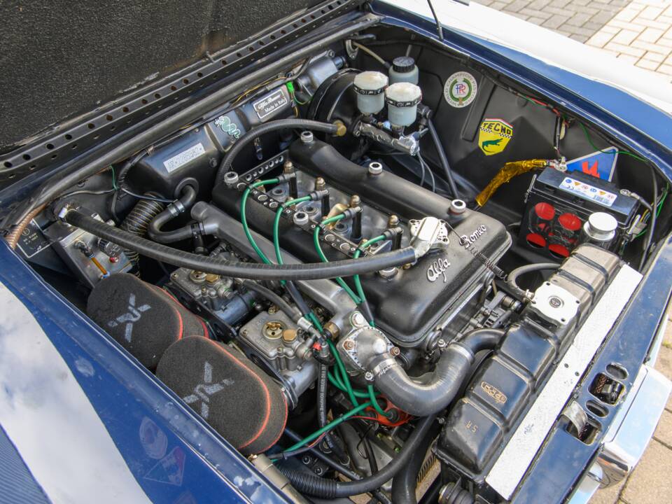 Image 20/56 of Alfa Romeo Giulia Nuova Super 1300 (1974)