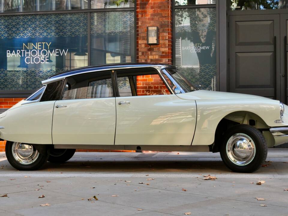 Image 29/56 of Citroën DS 19 (1958)