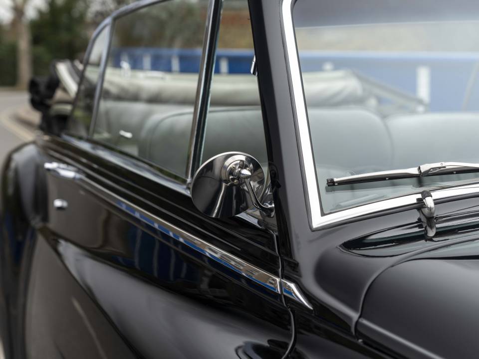 Image 14/26 of Rolls-Royce Silver Cloud III (1964)