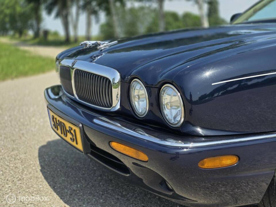 Bild 13/41 von Jaguar XJ 8 Executive (1997)