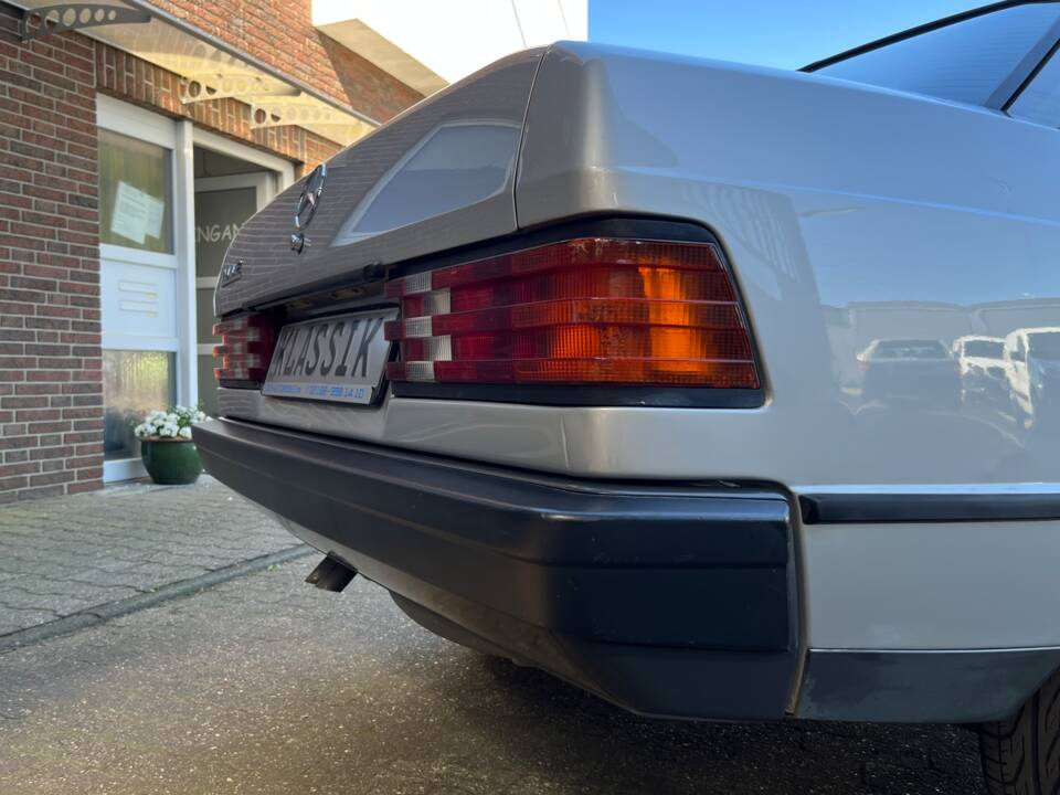 Image 47/89 de Mercedes-Benz 190 E 2.6 (1988)