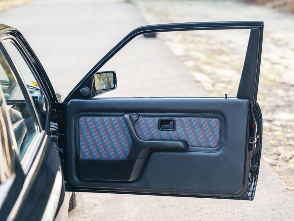Image 14/50 of BMW M3 Sport Evo (1990)