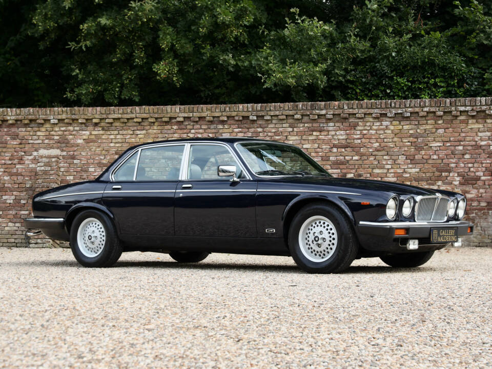 Imagen 42/50 de Jaguar XJ 12 (1985)