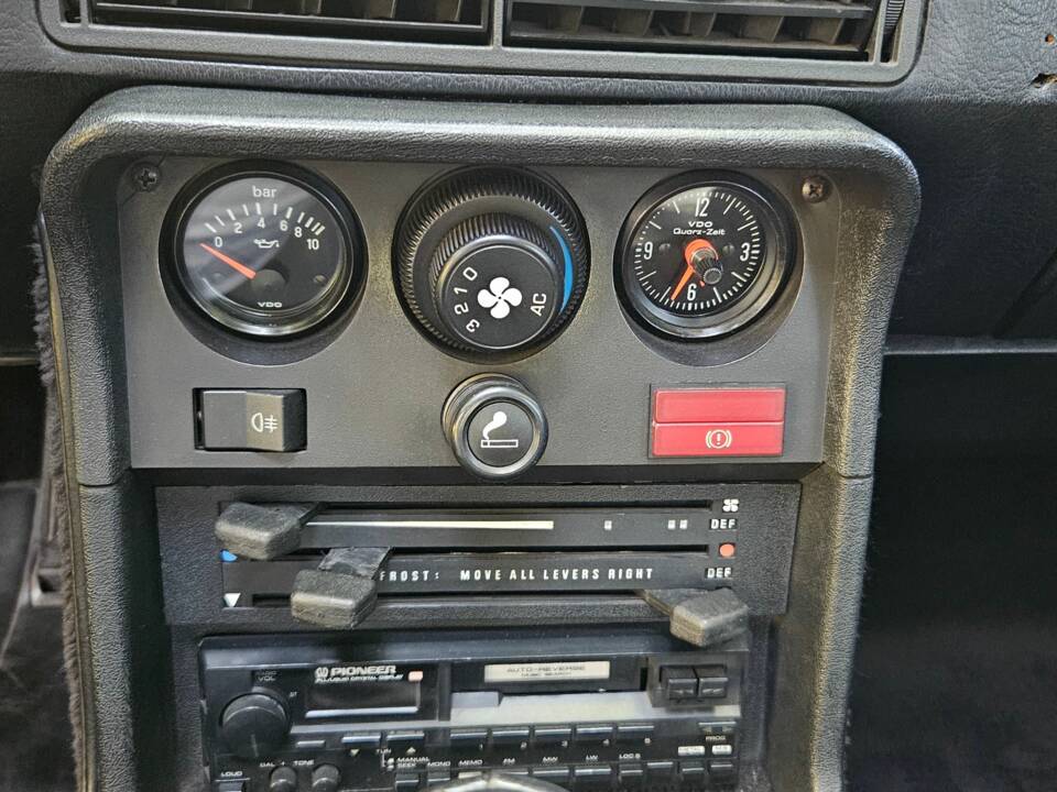 Image 18/31 of Porsche 924 Turbo (1981)
