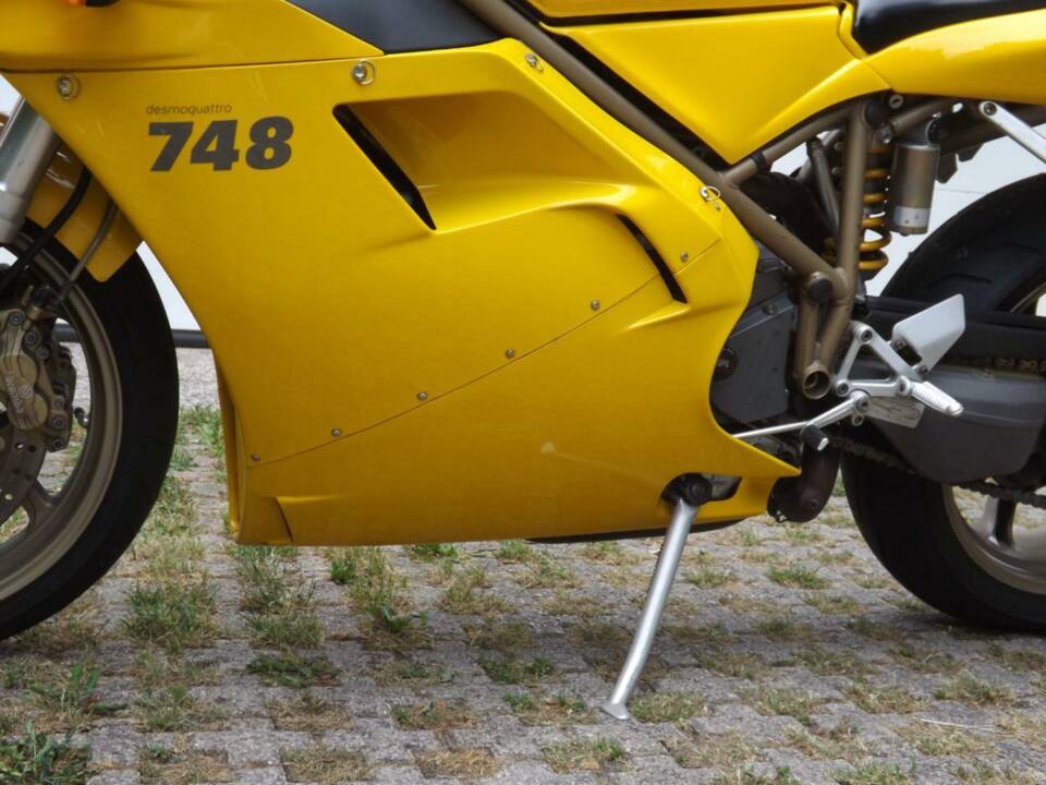 Immagine 35/50 di Ducati 748 Biposto (2000)