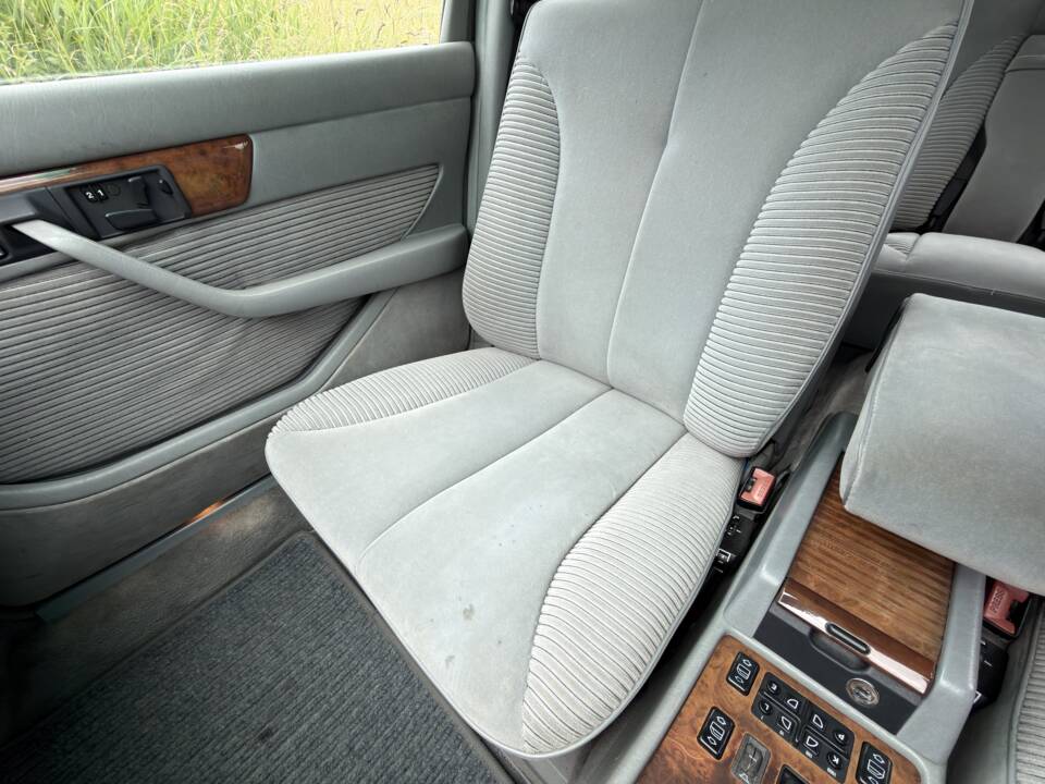 Image 11/20 of Mercedes-Benz 560 SEL (1988)