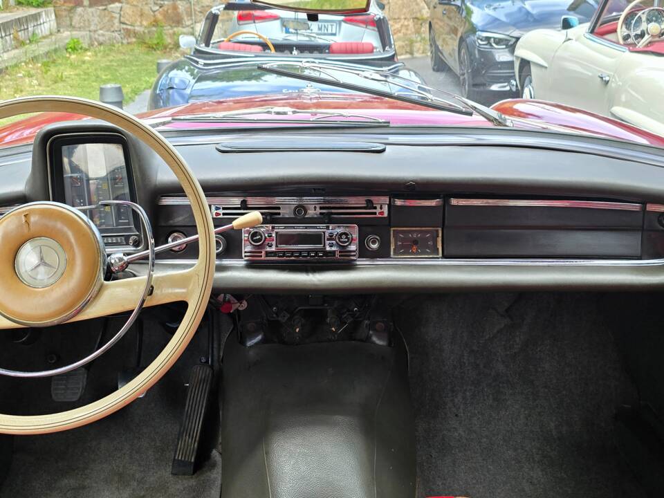 Image 18/21 of Mercedes-Benz 200 D (1968)
