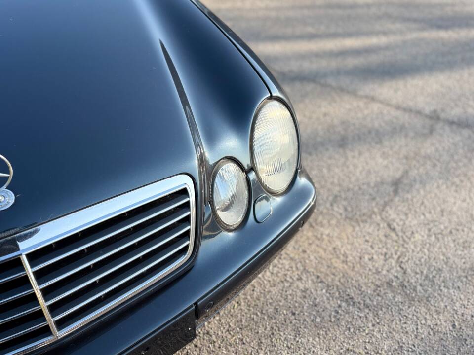 Image 19/24 of Mercedes-Benz CLK 430 (2000)
