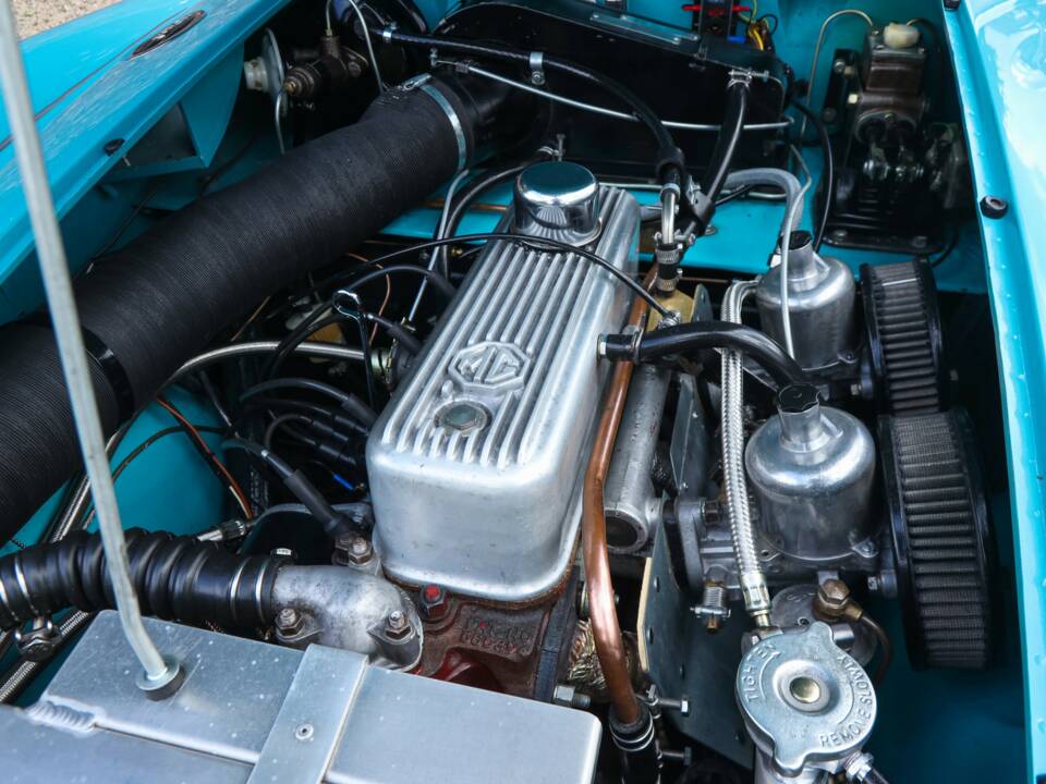 Image 28/50 of MG MGA 1600 (1958)