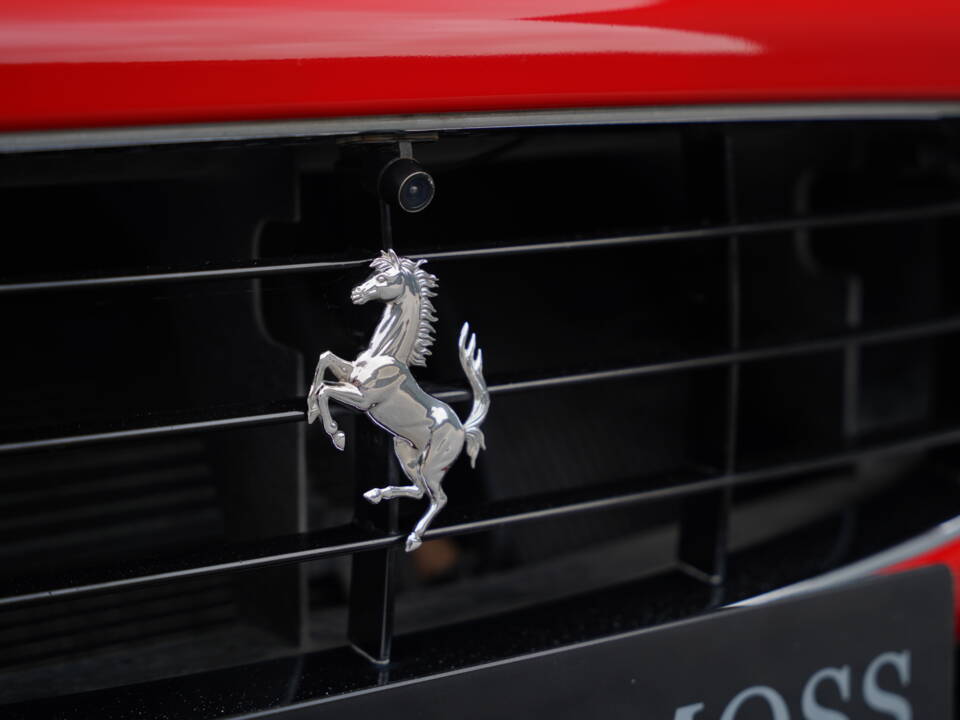 Image 32/50 of Ferrari California (2010)