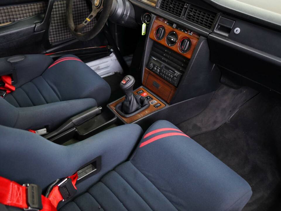 Imagen 21/36 de Mercedes-Benz 190 E 2.6 (1990)